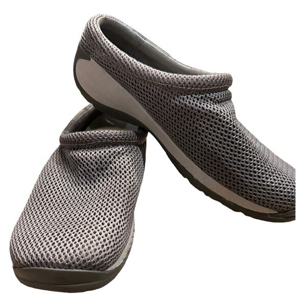 Merrell Select Grip Womens Size 11 Slip On Shoes in Taupe Fabric Top - Picture 1 of 11